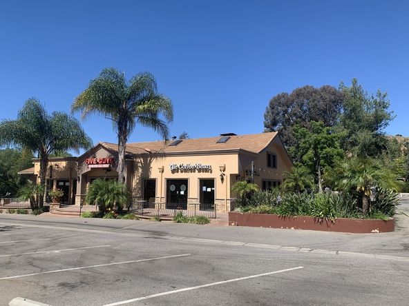487 N Moorpark Rd, Thousand Oaks, CA 91360